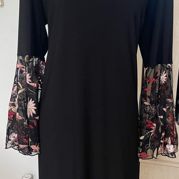 MSK black dress with dramatic embroidered sleeves, size 2X. - Picture 5 of 6